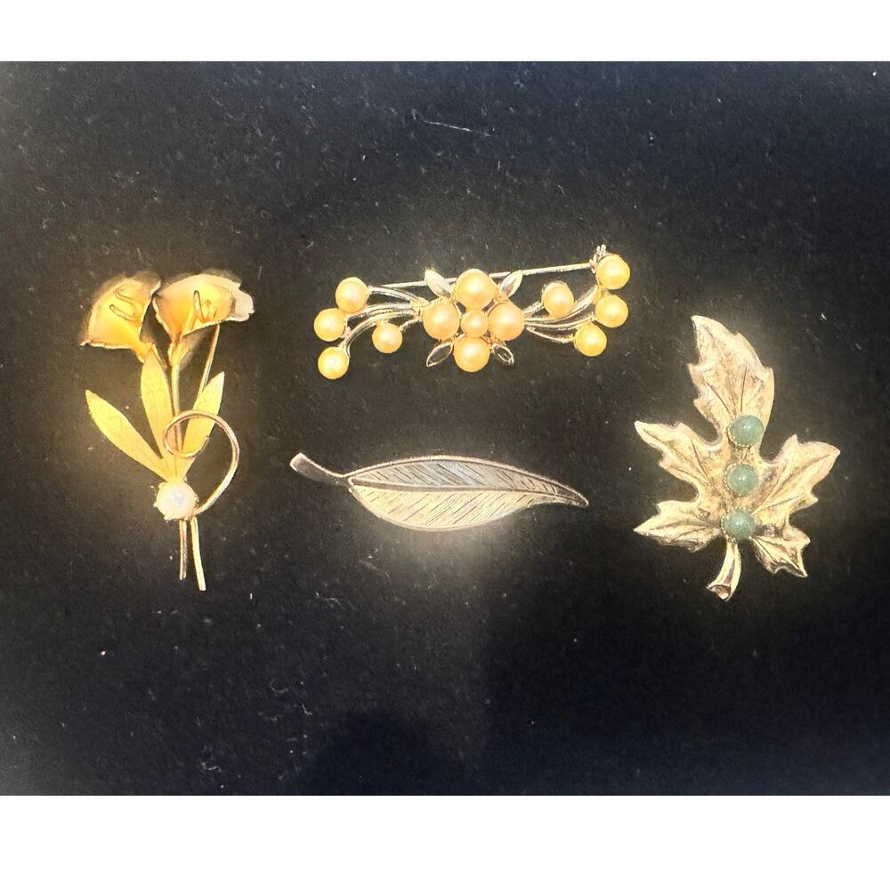 vintage brooch lot 4‎ gold toned, faux pearls 1950's